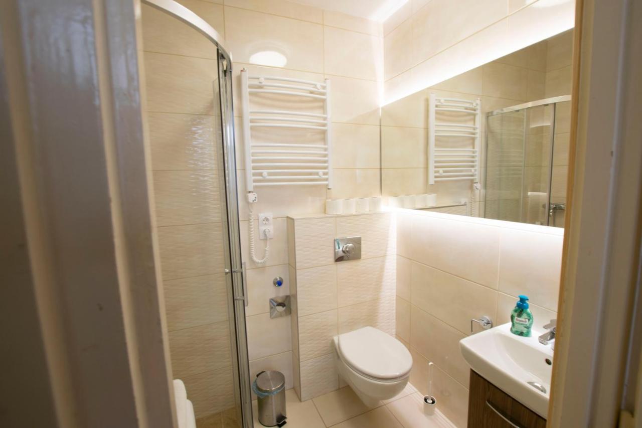 בודפשט Standard Apartment By Hi5 - Sofie'S Suite מראה חיצוני תמונה